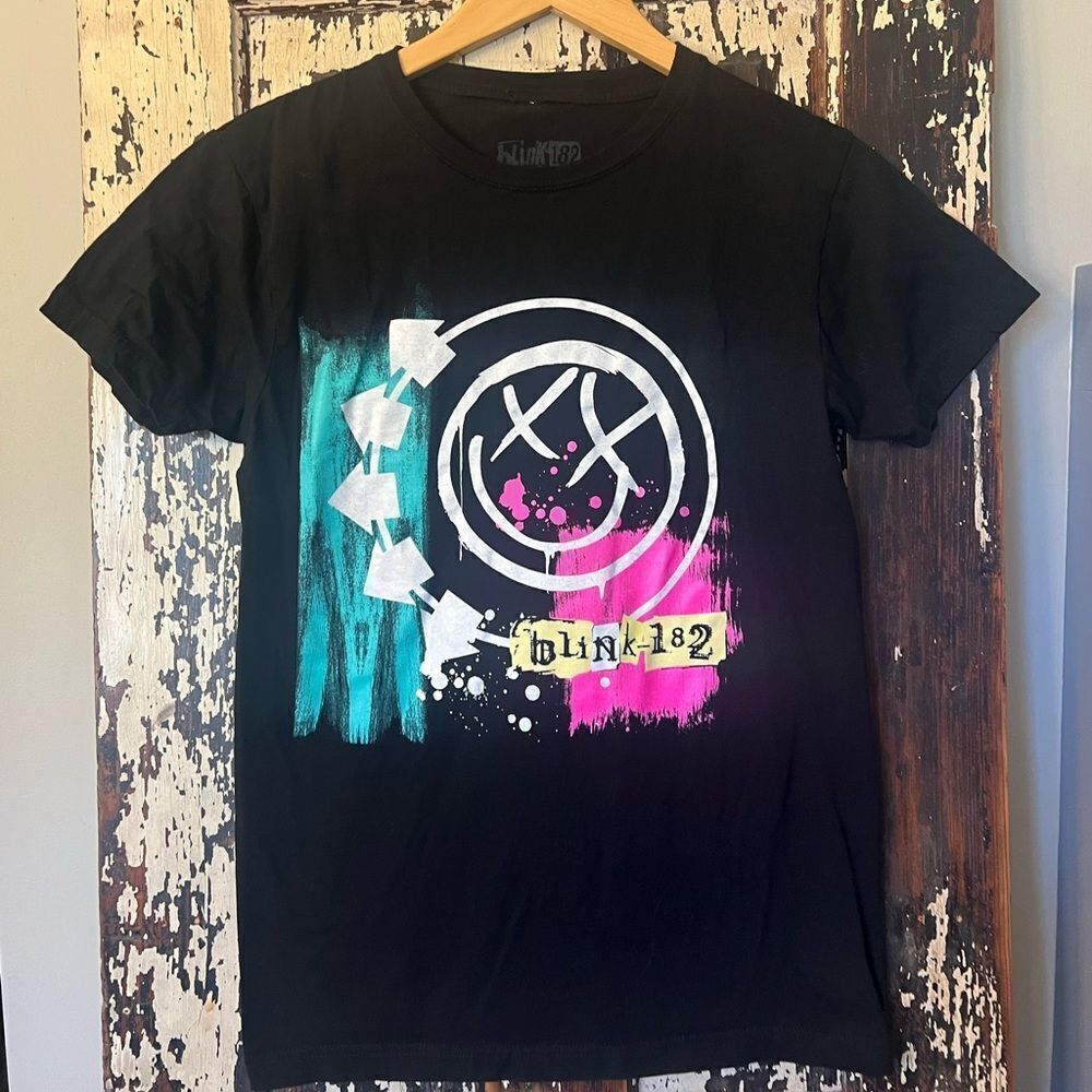 Blink-182 colorful smiley face unisex T-shirt. Size small. Mark Tom Travis.